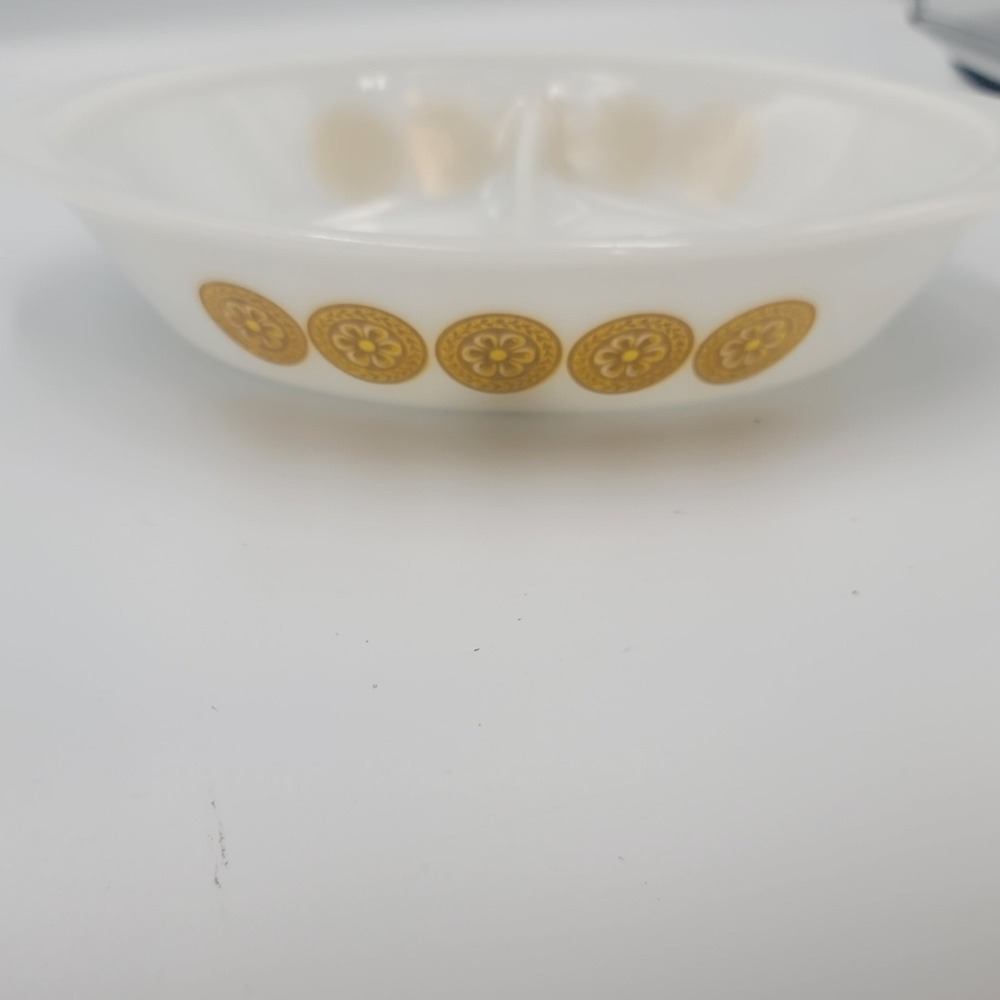 Vintage Pyrex Butterfly Gold Divided Serving Dish Oval Milk Glass Bowl 1.5 Qt